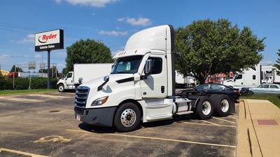 Freightliner Cascadia 126 Day Cab Truck - 455HP, 12 Speed Automatic