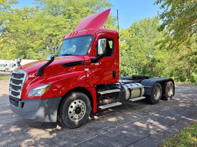 Freightliner Cascadia 126 Day Cab Truck - 500HP, 18 Speed Manual