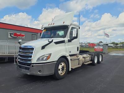 Freightliner Cascadia 126 Day Cab Truck - 450HP, 12 Speed Automatic