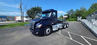 Freightliner Cascadia 126 Day Cab Truck - 455HP, 12 Speed Automatic