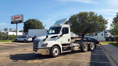 Freightliner Cascadia 126 Day Cab Truck - 450HP, 12 Speed Automatic