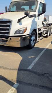 Freightliner Cascadia 126 Day Cab Truck - 455HP, 12 Speed Automatic