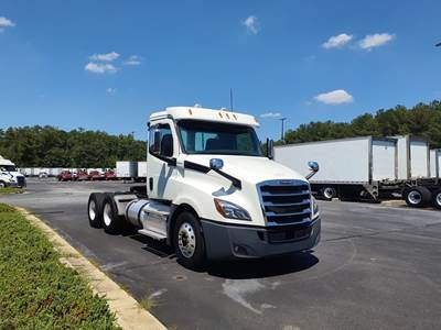 Freightliner Cascadia 126 Day Cab Truck - 450HP, 10 Speed Manual