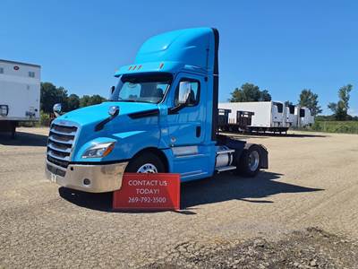 Freightliner Cascadia 126 Single Axle Day Cab Truck - 410HP, 12 Speed Automatic