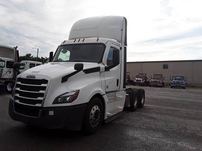 Freightliner Cascadia 126 Day Cab Truck - 400HP, 12 Speed Automatic