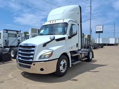 Freightliner Cascadia 126 Single Axle Day Cab Truck - 450HP, 12 Speed Automatic