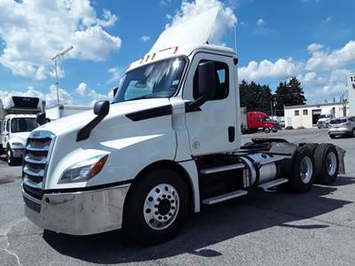 Freightliner Cascadia 126 Day Cab Truck - 450HP, 10 Speed Manual