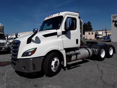 Freightliner Cascadia 126 Day Cab Truck - 450HP, 10 Speed Automatic