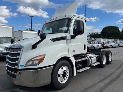 Freightliner Cascadia 126 Day Cab Truck - 450HP, 12 Speed Automatic