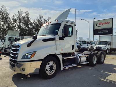 Freightliner Cascadia 126 Day Cab Truck - 450HP, 12 Speed Automatic