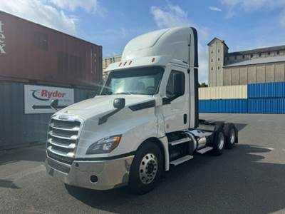 Freightliner Cascadia 126 Day Cab Truck - 450HP, 10 Speed Manual