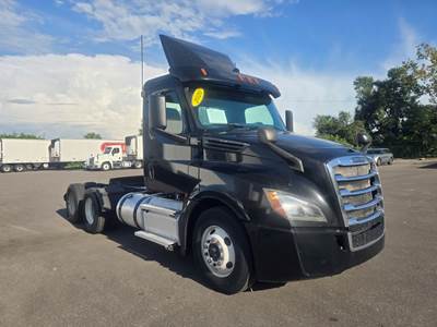 Freightliner Cascadia 126 Day Cab Truck - 450HP, 12 Speed Automatic