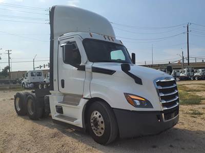 Freightliner Cascadia 126 Day Cab Truck - 400HP, 12 Speed Automatic