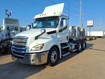 Freightliner Cascadia 126 Day Cab Truck - 455HP, 12 Speed Automatic