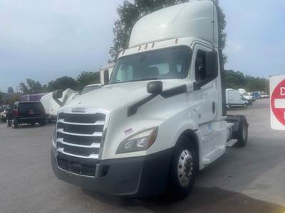 Freightliner Cascadia 126 Single Axle Day Cab Truck - 455HP, 12 Speed Automatic