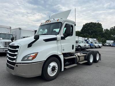 Freightliner Cascadia 126 Day Cab Truck - 450HP, 12 Speed Automatic