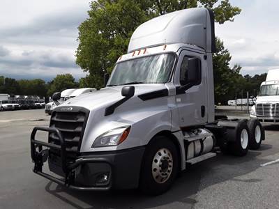 Freightliner Cascadia 126 Day Cab Truck - 455HP, 12 Speed Automatic