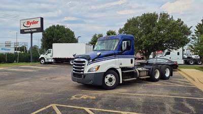 Freightliner Cascadia 126 Day Cab Truck - 450HP, 10 Speed Manual