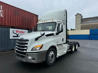 Freightliner Cascadia 126 Day Cab Truck - 450HP, 12 Speed Automatic