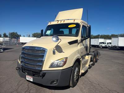 Freightliner Cascadia 126 Day Cab Truck - 450HP, 12 Speed Automatic