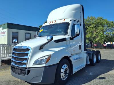Freightliner Cascadia 126 Day Cab Truck - 455HP, 12 Speed Automatic