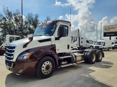 Freightliner Cascadia 126 Day Cab Truck - 450HP, 12 Speed Automatic
