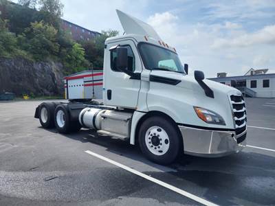Freightliner Cascadia 126 Day Cab Truck - 455HP, 12 Speed Automatic
