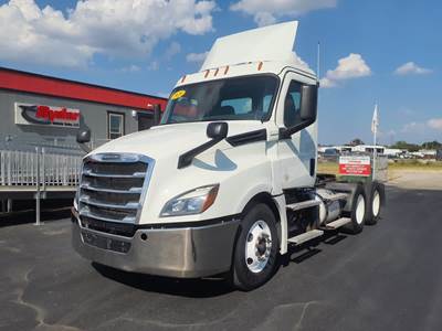 Freightliner Cascadia 126 Day Cab Truck - 455HP, 12 Speed Automatic