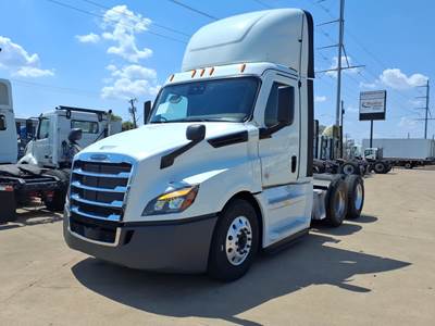 Freightliner Cascadia 126 Day Cab Truck - 400HP, 12 Speed Automatic