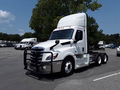 Freightliner Cascadia 126 Day Cab Truck - 450HP, 10 Speed Manual
