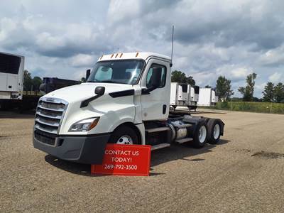 Freightliner Cascadia 126 Day Cab Truck - 450HP, 10 Speed Automatic