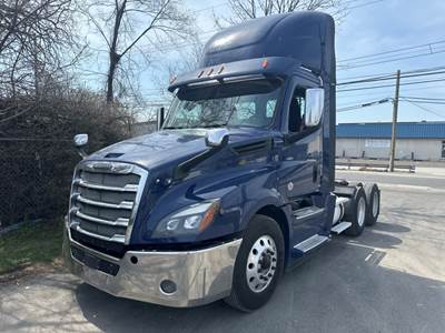 Freightliner Cascadia 126 Day Cab Truck - 400HP, 12 Speed Automatic