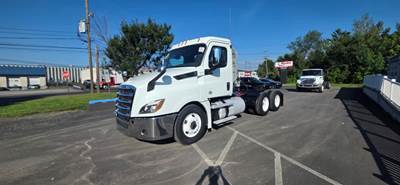 Freightliner Cascadia 126 Day Cab Truck - 450HP, 10 Speed Automatic