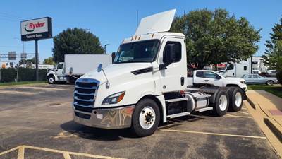 Freightliner Cascadia 126 Day Cab Truck - 450HP, 12 Speed Automatic