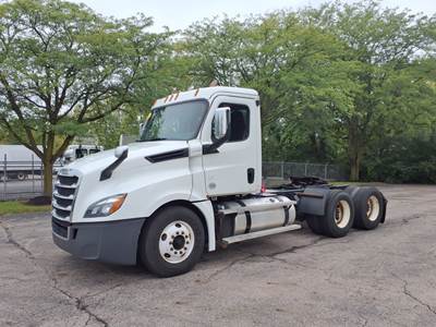 Freightliner Cascadia 126 Day Cab Truck - 455HP, 12 Speed Automatic