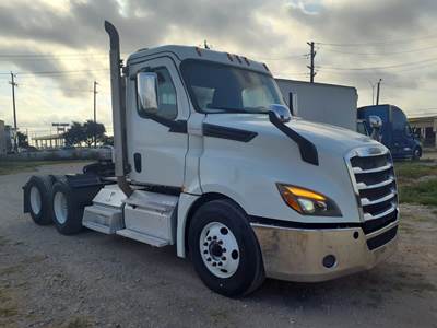 Freightliner Cascadia 126 Day Cab Truck - 450HP, 10 Speed Automatic