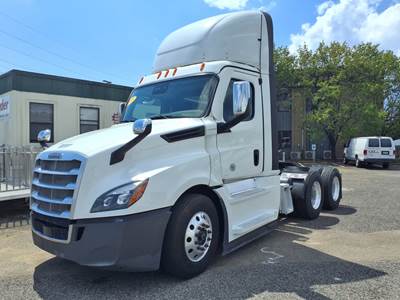 Freightliner Cascadia 126 Day Cab Truck - 455HP, 12 Speed Automatic