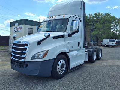Freightliner Cascadia 126 Day Cab Truck - 455HP, 12 Speed Automatic
