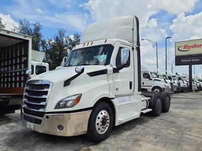 Freightliner Cascadia 126 Day Cab Truck - 450HP, 12 Speed Automatic