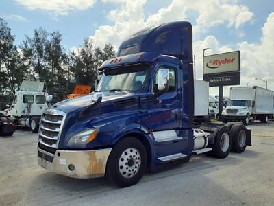 Freightliner Cascadia 126 Day Cab Truck - 400HP, 12 Speed Automatic