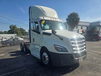 Freightliner Cascadia 126 Day Cab Truck - 450HP, 12 Speed Automatic