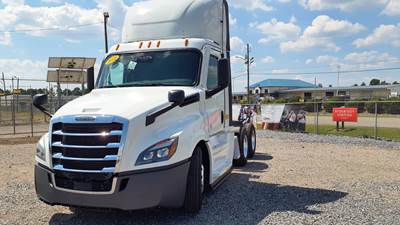 Freightliner Cascadia 126 Day Cab Truck - 400HP, 12 Speed Automatic