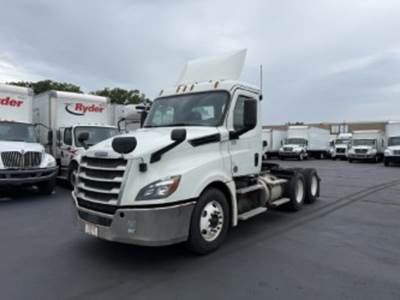 Freightliner Cascadia 126 Day Cab Truck - 450HP, 12 Speed Automatic