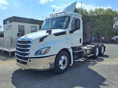 Freightliner Cascadia 126 Day Cab Truck - 450HP, 12 Speed Automatic