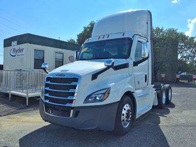 Freightliner Cascadia 126 Day Cab Truck - 455HP, 12 Speed Automatic