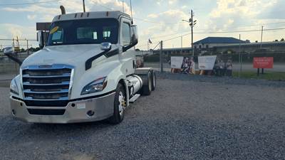 Freightliner Cascadia 126 Day Cab Truck - 450HP, 10 Speed Automatic