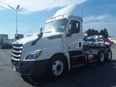 Freightliner Cascadia 126 Day Cab Truck - 450HP, 12 Speed Automatic