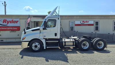 Freightliner Cascadia 126 Day Cab Truck - 450HP, 12 Speed Automatic