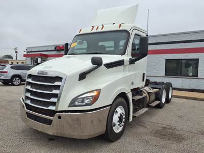 Freightliner Cascadia 126 Day Cab Truck - 450HP, 12 Speed Automatic
