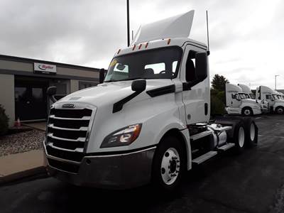 Freightliner Cascadia 126 Day Cab Truck - 450HP, 12 Speed Automatic